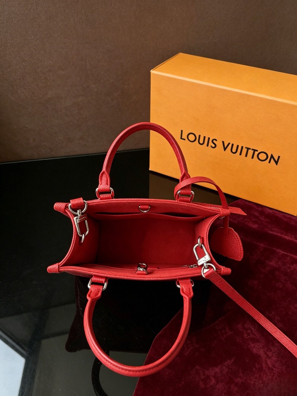 Louis Vuitton MM Tote Bag - Picture 6 of 6